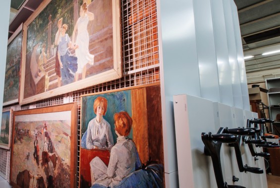 Стеллажи с сетками для икон